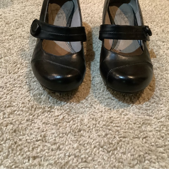 Comfortable black Life Stride Soft System Mary Jane’s with small heel size 7 - Picture 4 of 8